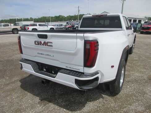 New 2026 GMC Sierra 3500 Denali w/ Denali Reserve Package AWD/4WD image 5
