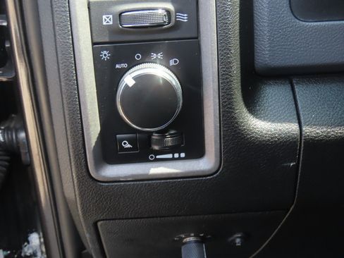 Used 2018 RAM 3500 Tradesman w/ Chrome Appearance Group AWD/4WD image 21