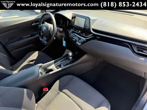 Used 2018 Toyota C-HR XLE FWD image 26