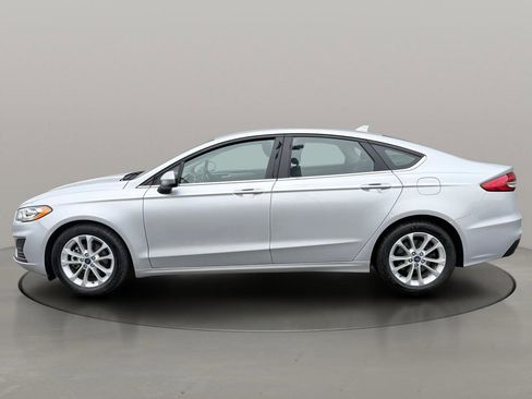 Used 2019 Ford Fusion SE image 3