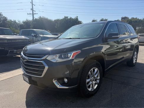 Used 2021 Chevrolet Traverse LT w/ LPO, Cargo Package FWD image 2