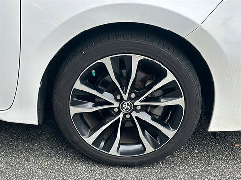 Used 2018 Toyota Corolla XSE image 12