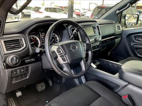 Used 2019 Nissan Titan SV w/ SV Convenience Package image 15