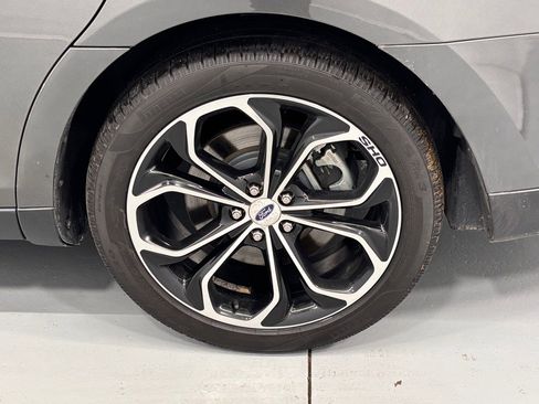 Used 2018 Ford Taurus SHO image 31