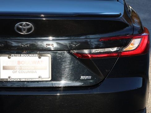 Used 2025 Toyota Camry SE image 17