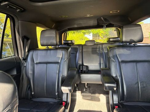Used 2020 Ford Expedition XLT w/ Equipment Group 202A AWD/4WD image 28