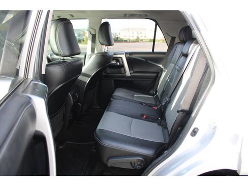 Used 2016 Toyota 4Runner SR5 Premium image 12