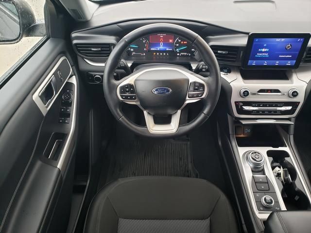 Used 2024 Ford Explorer XLT AWD/4WD image 18