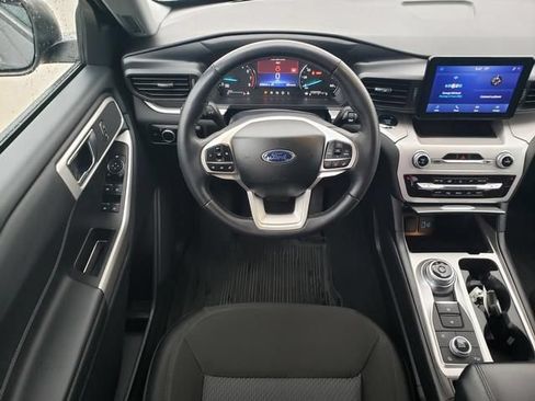 Used 2024 Ford Explorer XLT AWD/4WD image 18