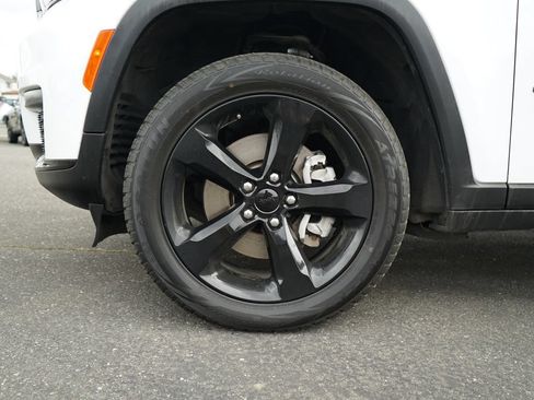 Used 2023 Jeep Grand Cherokee L Laredo AWD/4WD image 27