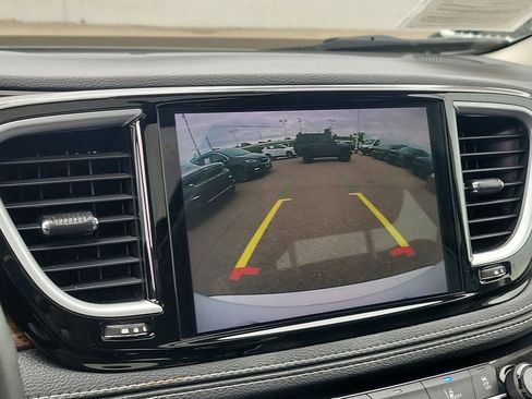 Used 2023 Chrysler Pacifica Limited FWD image 26