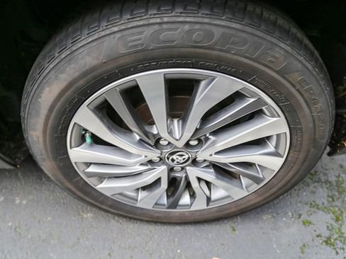 Used 2017 Toyota Corolla L image 11