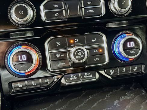 Used 2021 GMC Yukon XL Denali image 16