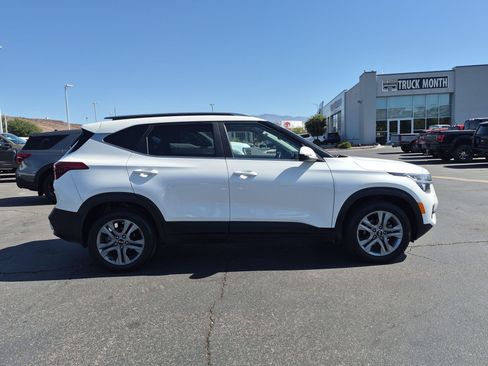 Used 2021 Kia Seltos S FWD image 2