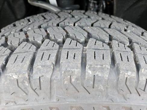 Used 2025 GMC Sierra 1500 AT4 w/ AT4 Premium Package image 27