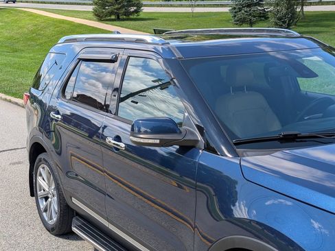 Used 2017 Ford Explorer Limited w/ Equipment Group 303A AWD/4WD image 15