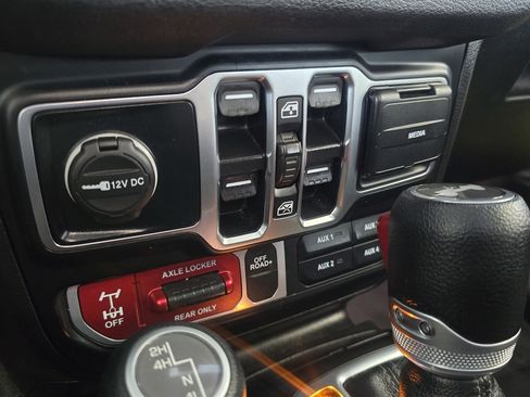 Used 2024 Jeep Wrangler Willys image 33