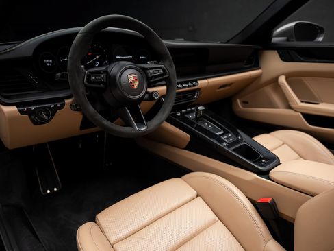 Used 2023 Porsche 911 Carrera GTS RWD image 2