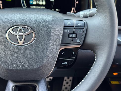 Used 2025 Toyota Camry SE FWD image 20