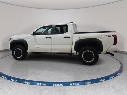 Certified 2024 Toyota Tacoma TRD Off-Road AWD/4WD image 8