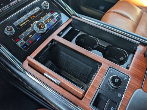 Used 2020 Lincoln Navigator L Reserve w/ Luxury Package AWD/4WD image 28