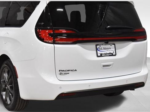 New 2026 Chrysler Pacifica Select image 9