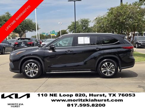 Used 2022 Toyota Highlander XLE FWD image 11