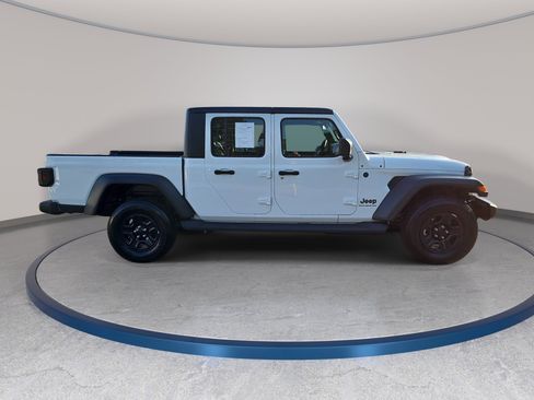 Used 2026 Jeep Gladiator Sport AWD/4WD image 4