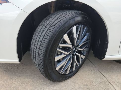 Used 2025 Nissan Altima 2.5 SV FWD image 31