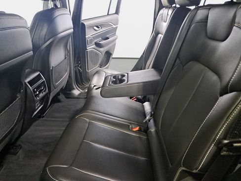 Certified 2023 Jeep Grand Cherokee Limited w/ Black Appearance Package image 15