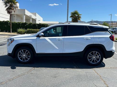 Used 2024 GMC Terrain SLT AWD/4WD image 4