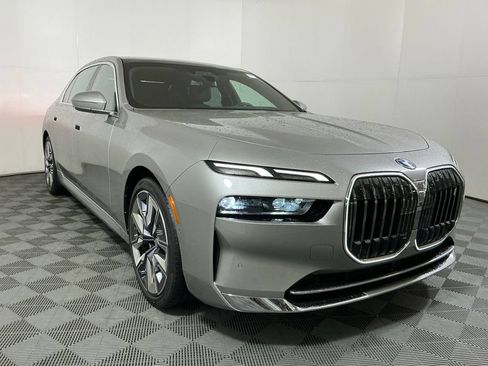 Used 2024 BMW i7 xDrive60 AWD/4WD image 4