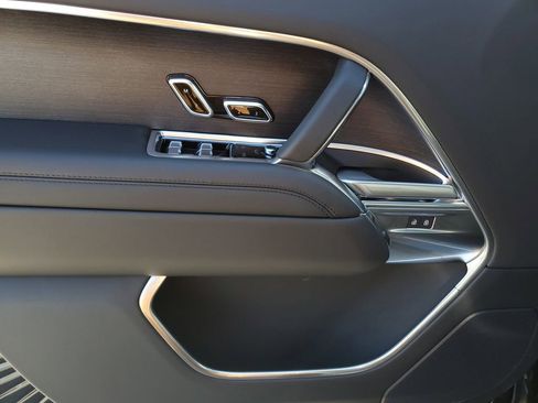 New 2026 Land Rover Range Rover SE image 9