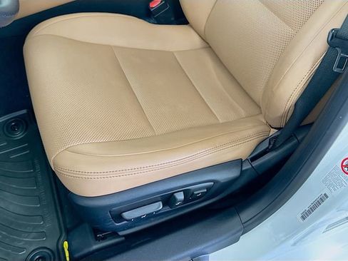 Used 2016 Lexus GS 200t image 21