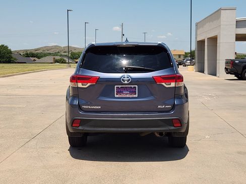 Used 2017 Toyota Highlander AWD V6 image 8