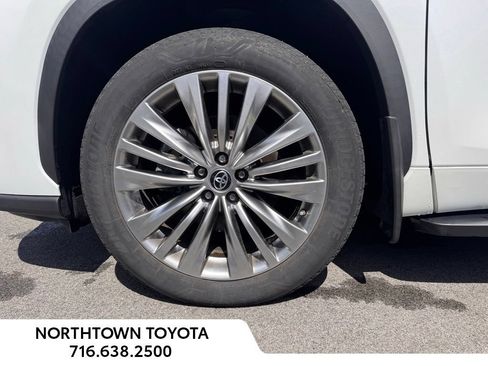 Used 2023 Toyota Highlander Platinum AWD/4WD image 8