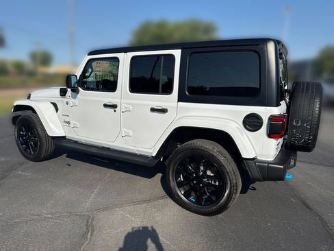Used 2023 Jeep Wrangler Unlimited Sahara AWD/4WD image 3