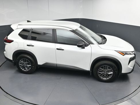 Used 2025 Nissan Rogue S image 30