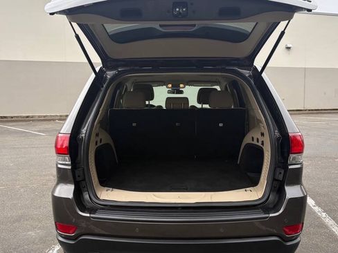 Used 2020 Jeep Grand Cherokee Laredo RWD image 16