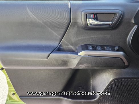 Used 2023 Toyota Tacoma TRD Off-Road image 16