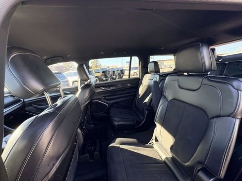 Used 2022 Jeep Grand Cherokee L Laredo image 9