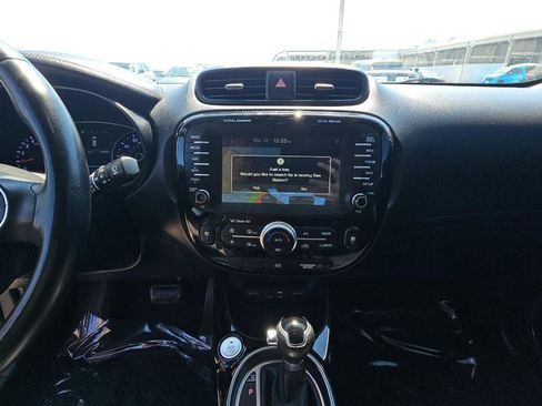 Used 2016 Kia Soul ! w/ Premium Package image 11