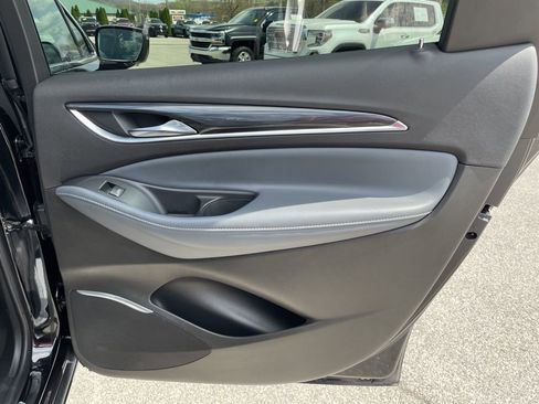 Used 2021 Buick Enclave Essence image 38