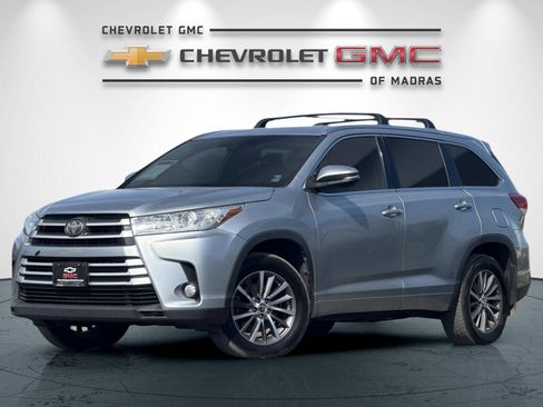 Used 2018 Toyota Highlander XLE AWD/4WD image 7