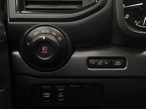 Used 2021 Nissan Titan PRO-4X w/ Pro-4x Convenience Package AWD/4WD image 15