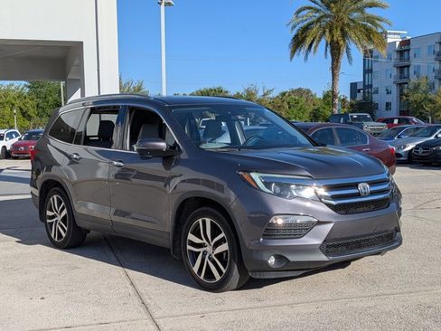 Used 2018 Honda Pilot Touring image 3