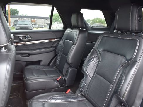 Used 2018 Ford Explorer Platinum AWD/4WD image 7