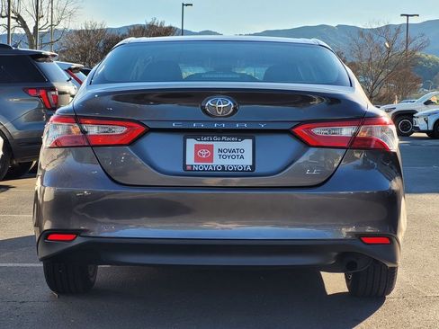 Used 2018 Toyota Camry LE image 7