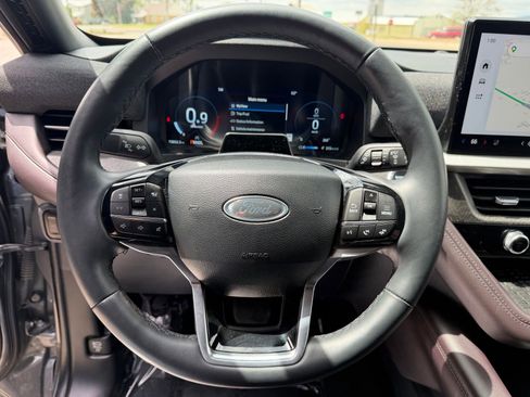 Used 2025 Ford Explorer Platinum w/ LUX Leather Package AWD/4WD image 14