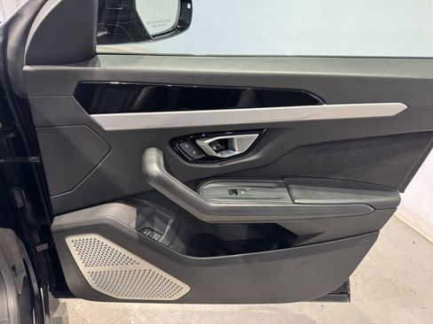 Used 2020 Lamborghini Urus image 45